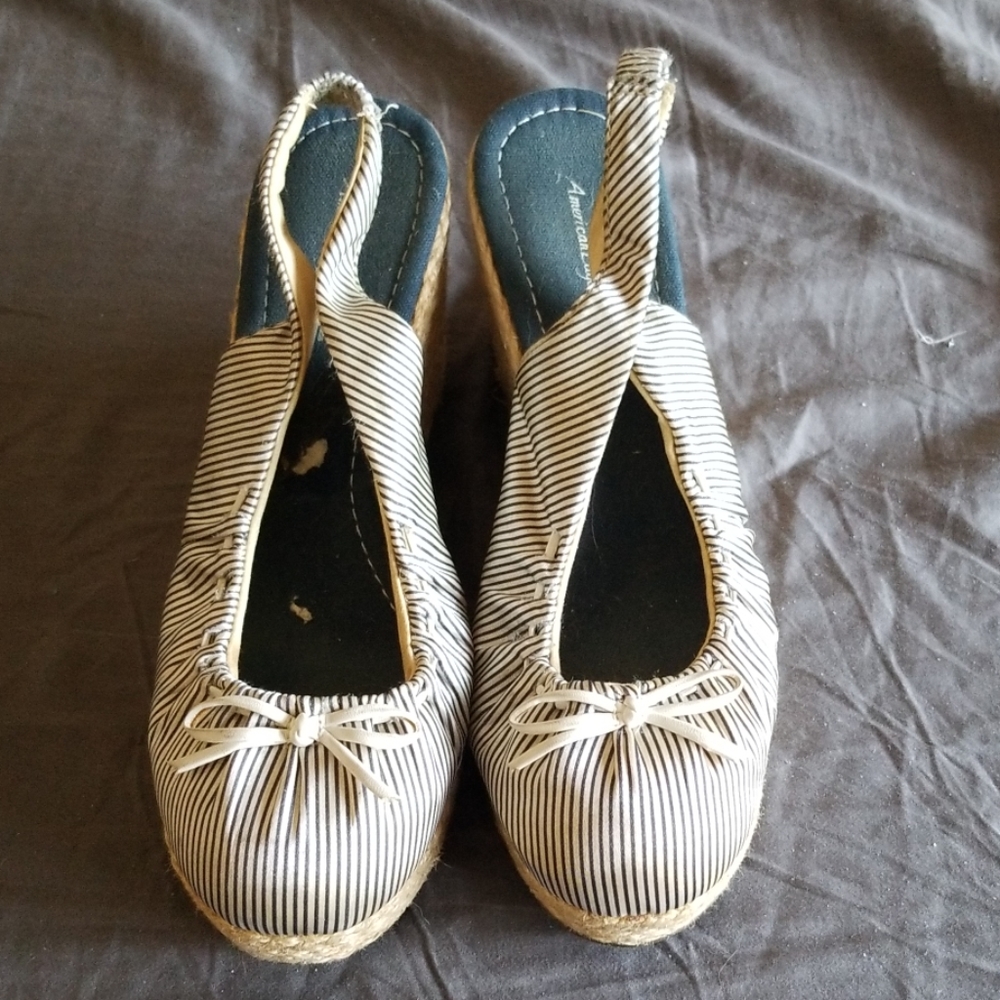 American Eagle Navy and White Stripped Closed Toe